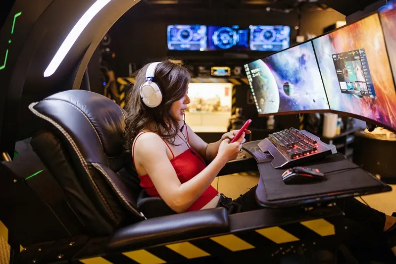 Step-by-step guide to starting a PC gaming station, including setup, equipment, and business strategies.